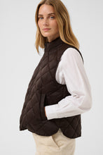 Carlota Vest