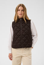 Carlota Vest
