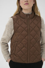Carlota Vest