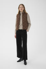 Carlota Vest