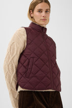 Carlota Vest