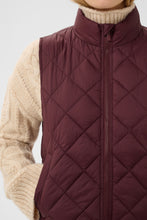 Carlota Vest