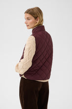 Carlota Vest