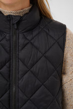 Carlota Vest