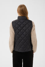 Carlota Vest
