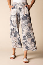 Button Hem Crop Pant